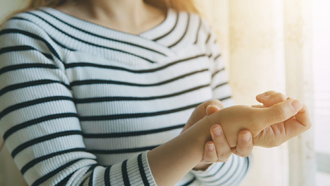 What is  A Certified Hand Physical Therapist