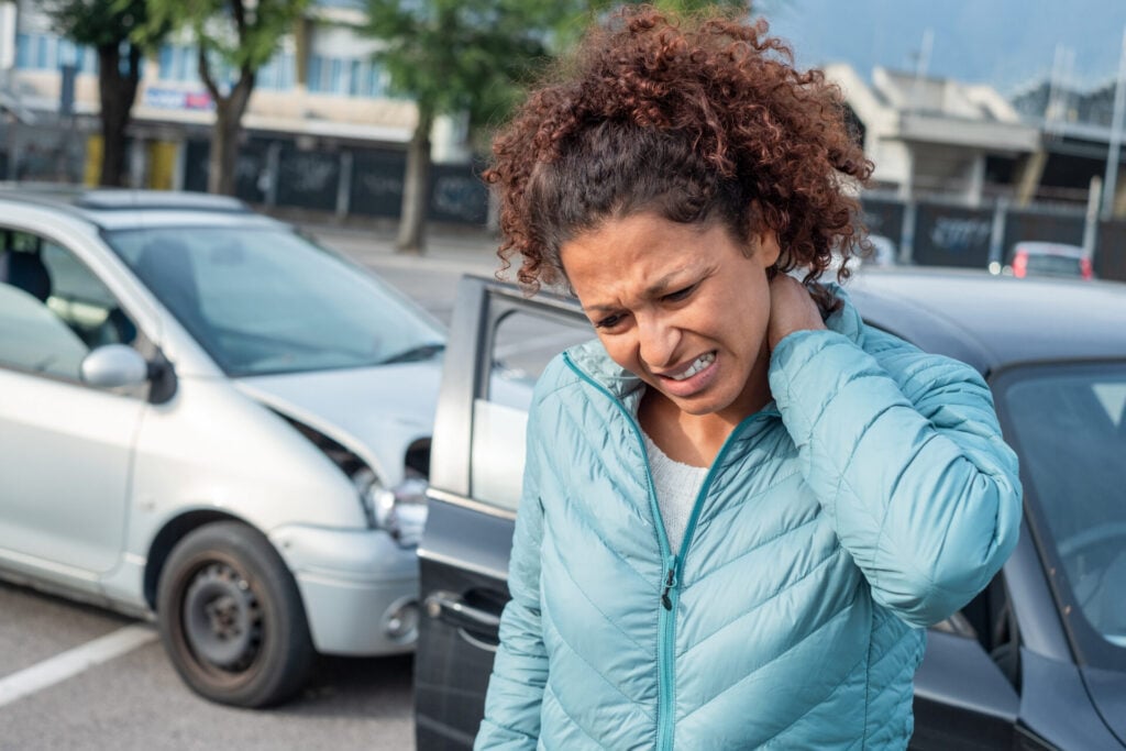Woman suffering whiplash after bad cars pile up – Mountain Land Physical Therapy – Mountain Land Physical Therapy Woman hurt in car accident