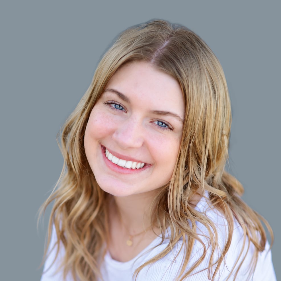 Lindsey Davis Headshot